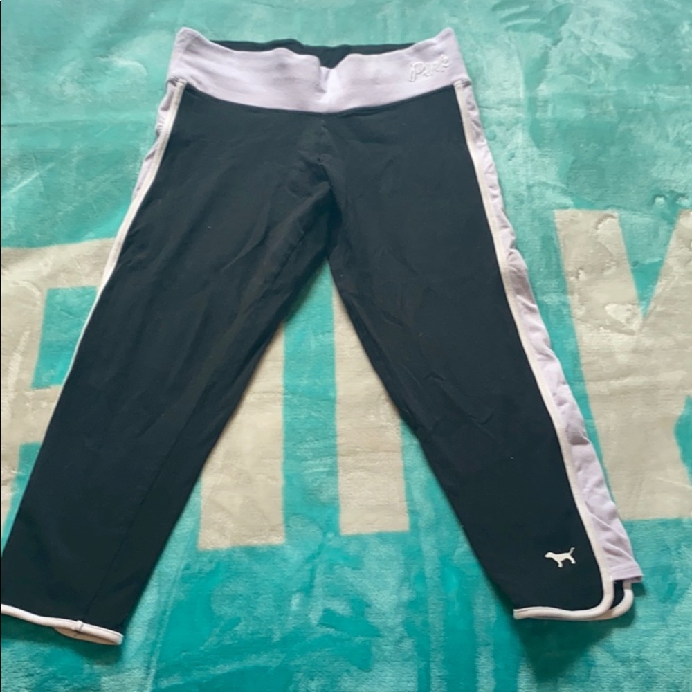 Size small Victoria’s Secret Pink crop legging